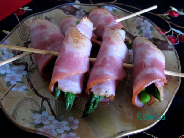 Bacon Wrapped Asparagus / Rulouri de sparanghel cu bacon